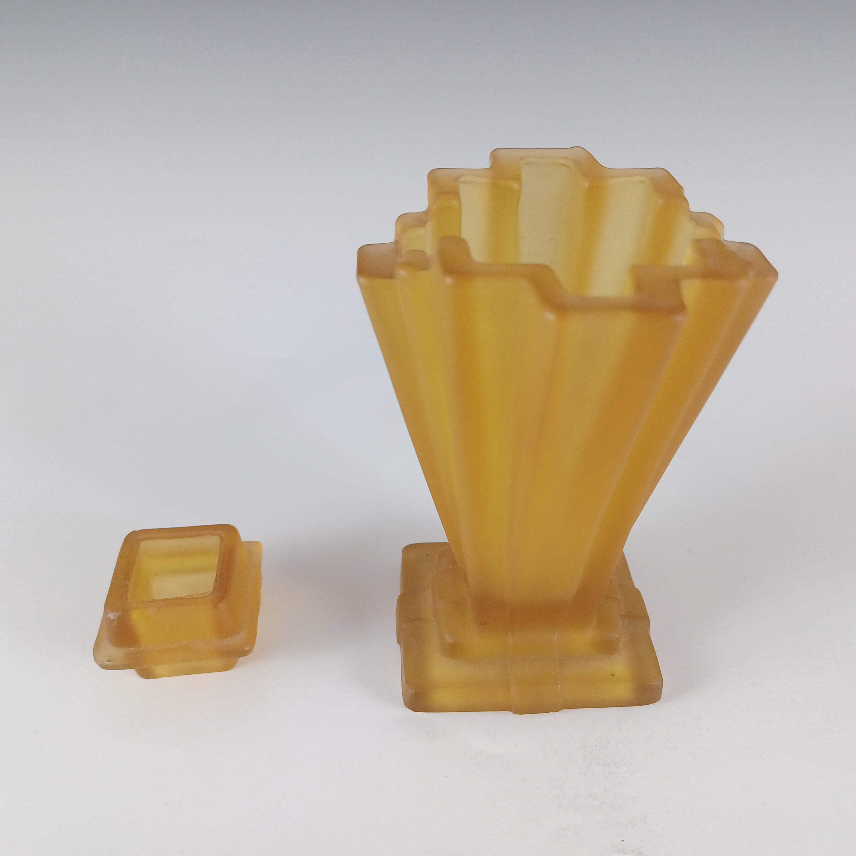 Bagley #334 Art Deco Frosted Amber Glass 'Grantham' Vase - Click Image to Close