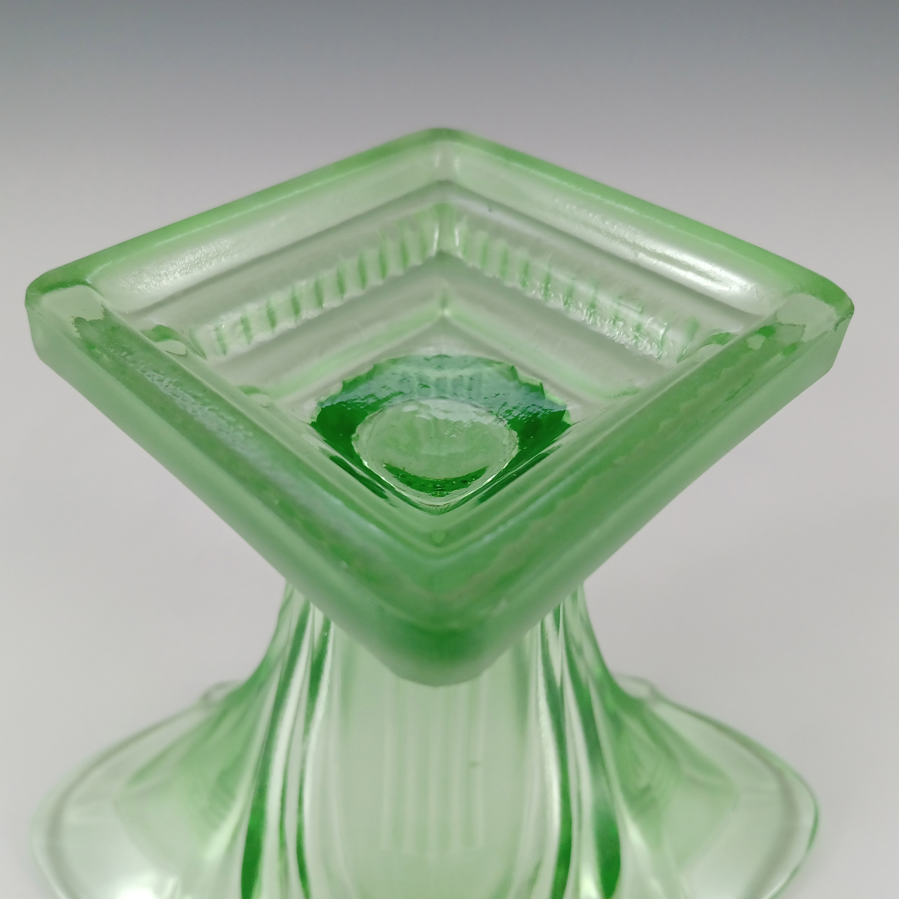 Walther & Söhne 6.5" Art Deco Green Glass 'Greta' Vase - Click Image to Close