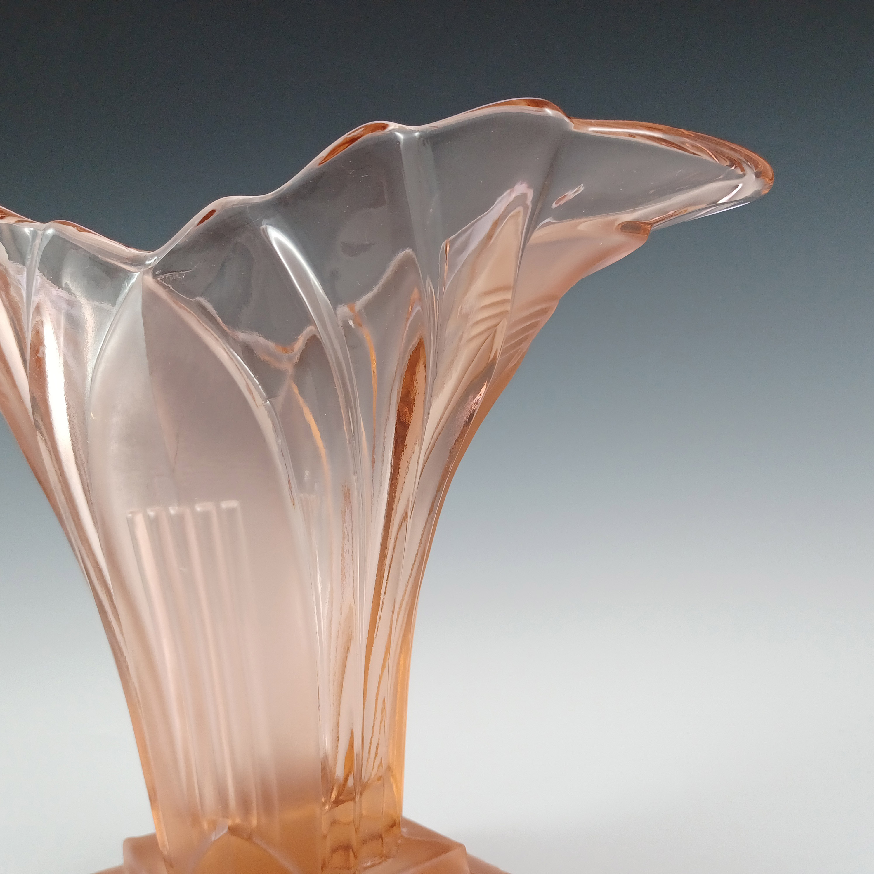 Walther & Söhne 1930's Art Deco Pink Glass 'Greta' Vase - Click Image to Close