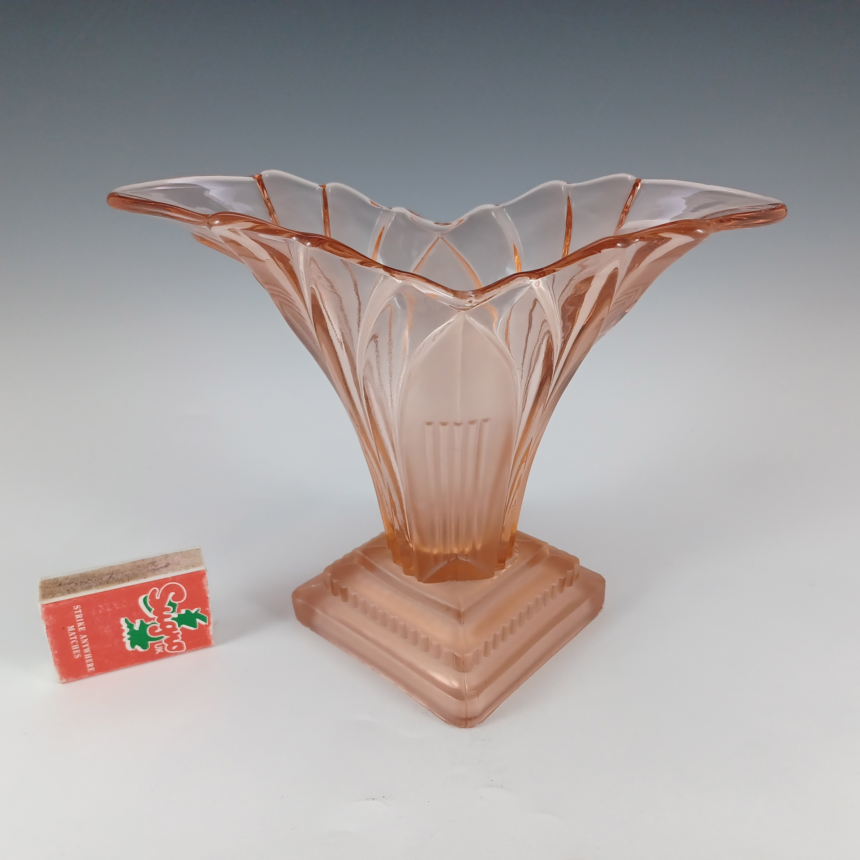 Walther & Söhne 1930's Art Deco Pink Glass 'Greta' Vase - Click Image to Close