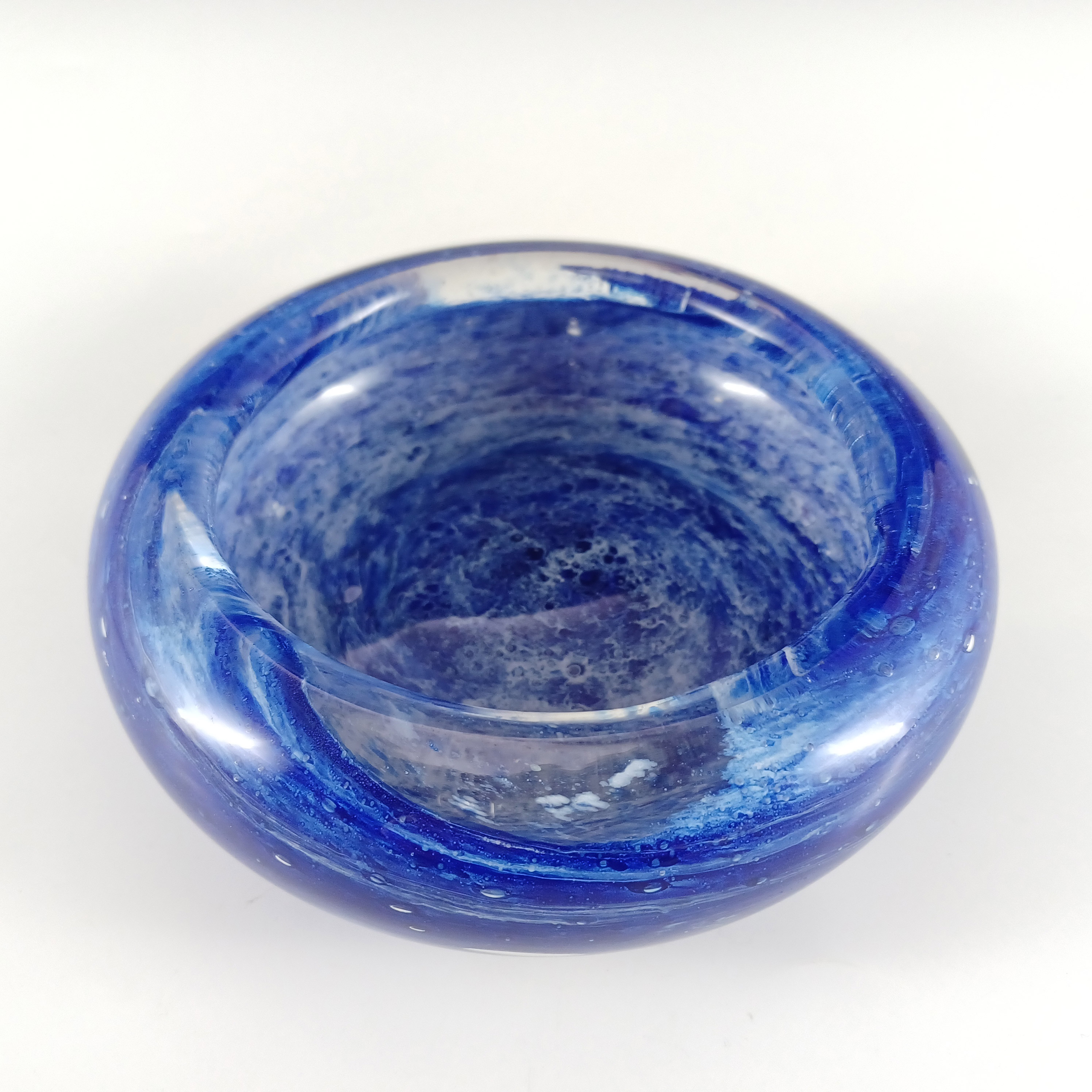 Nazeing British Clouded Mottled Blue Bubbly Glass Bowl - Click Image to Close