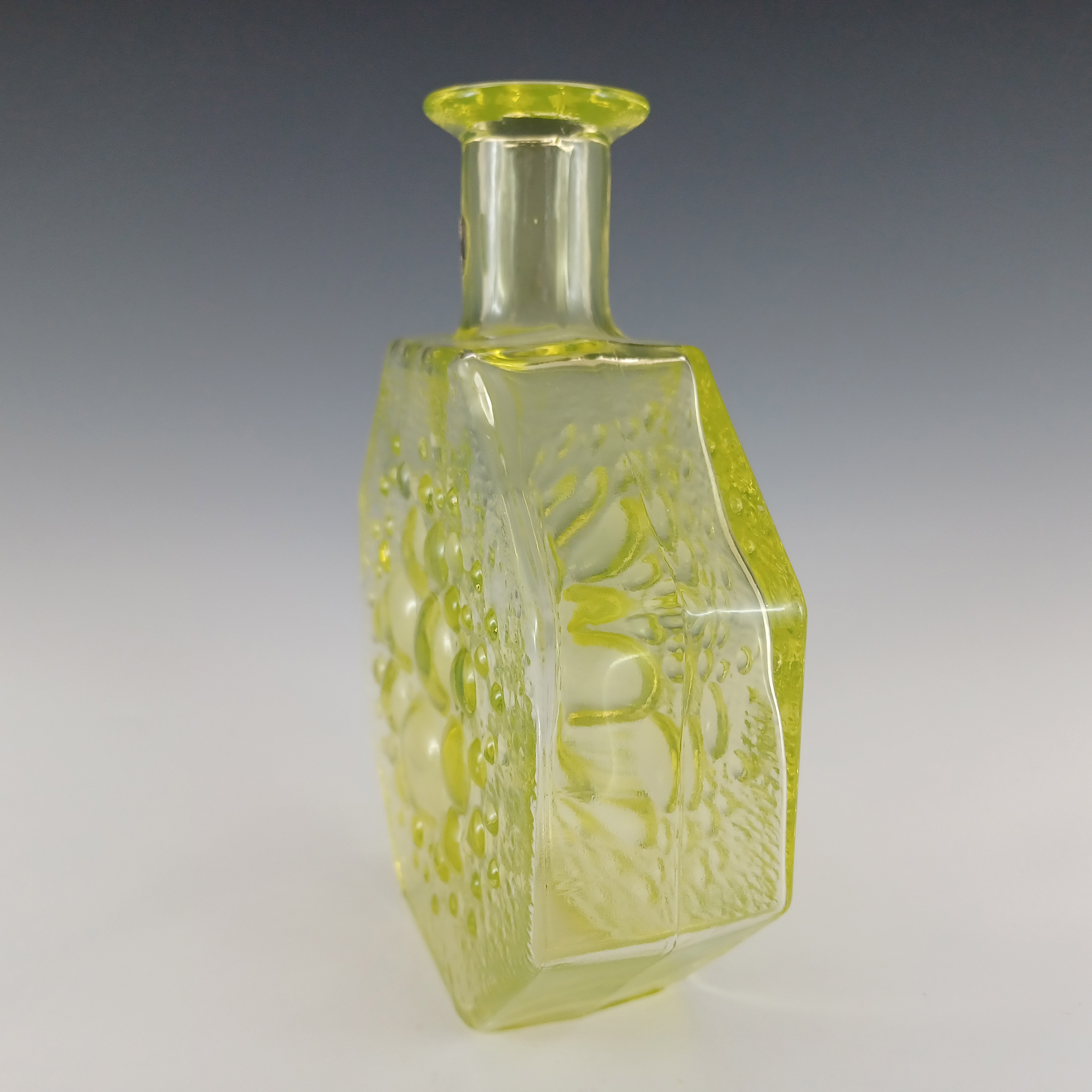 Riihimaki #1720 Riihimaen Uranium Glass Nanny Still Polaris Vase - Click Image to Close