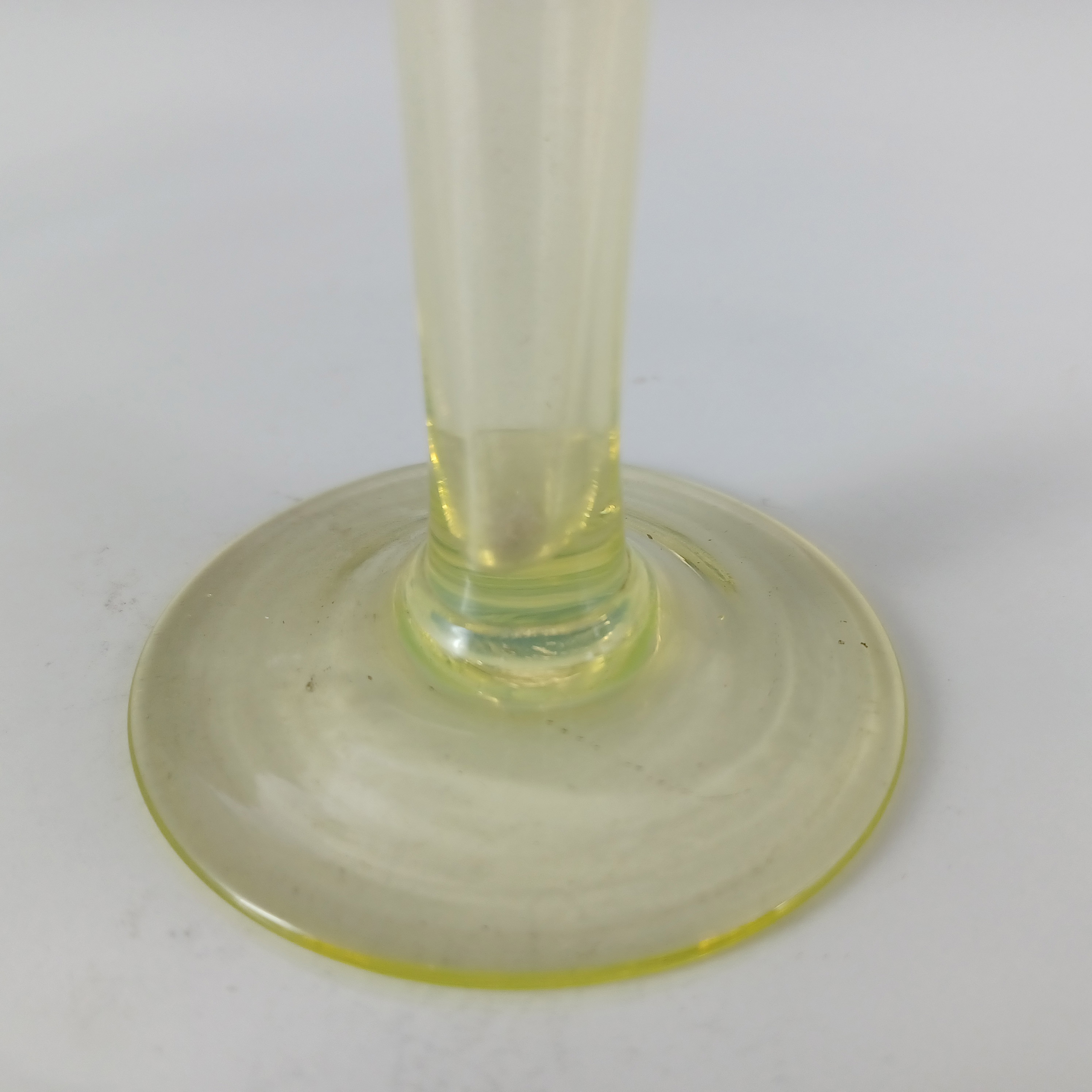 Burtles, Tate & Co Victorian 1890's Vaseline/Uranium Glass Pulpit Vase - Click Image to Close