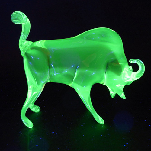 Murano/Sommerso Uranium Red Glass Bull Sculpture - Click Image to Close
