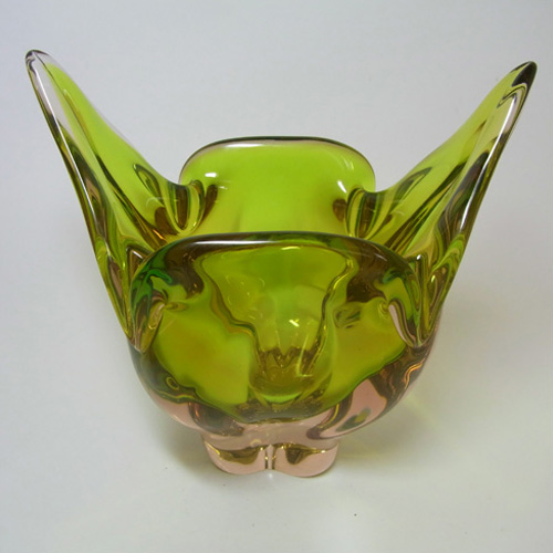 Chřibská #296/4/19 Czech Green & Pink Glass Vase - Click Image to Close