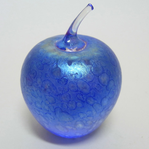 Heron Glass Blue Iridescent Apple Paperweight - Boxed - Click Image to Close