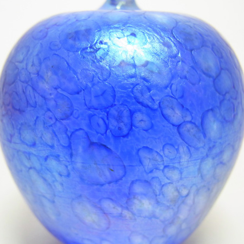 (image for) Heron Glass Blue Iridescent Apple Paperweight - Boxed - Click Image to Close