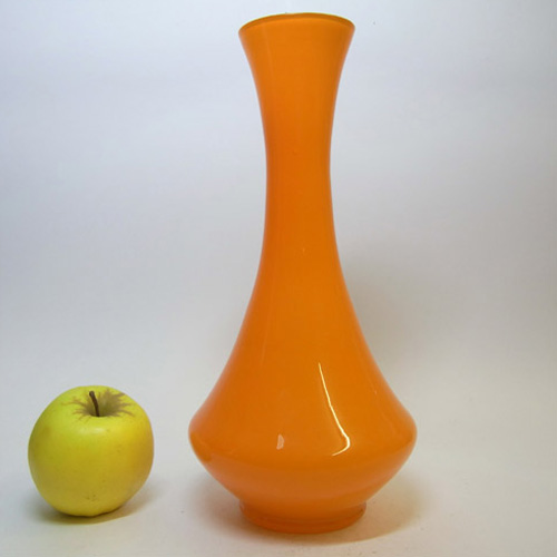 Scandinavian/Italian Retro Orange Cased Glass Vase - Click Image to Close